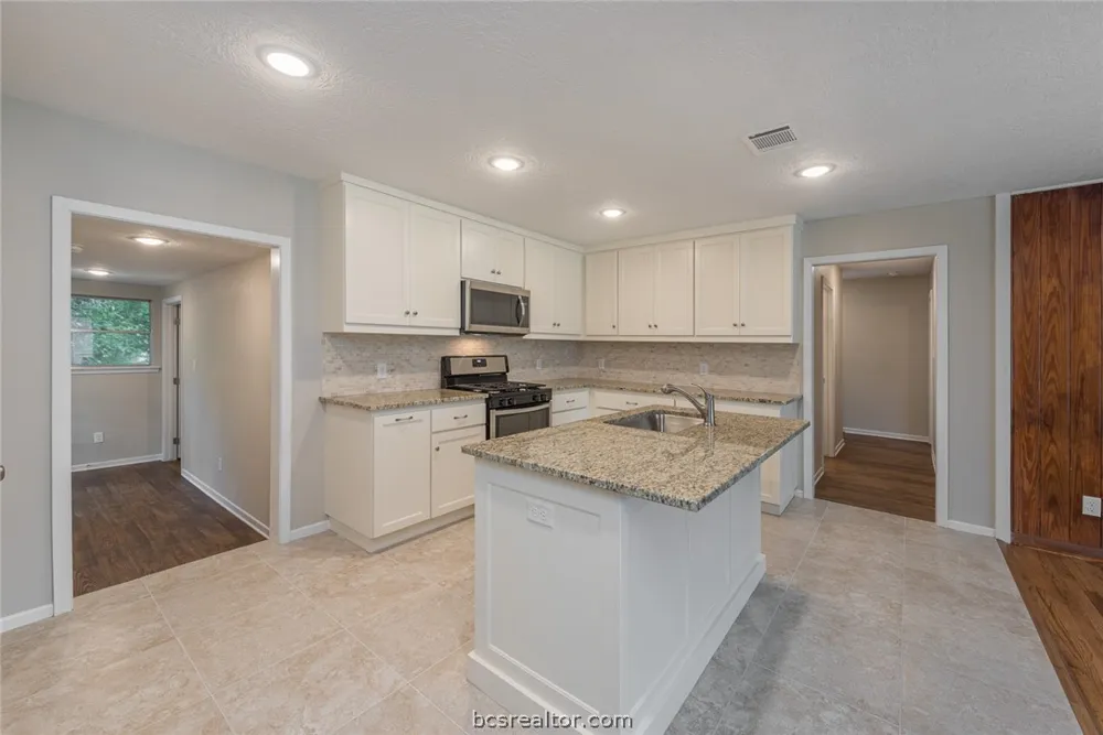 404 Day Avenue Bryan, TX 77801