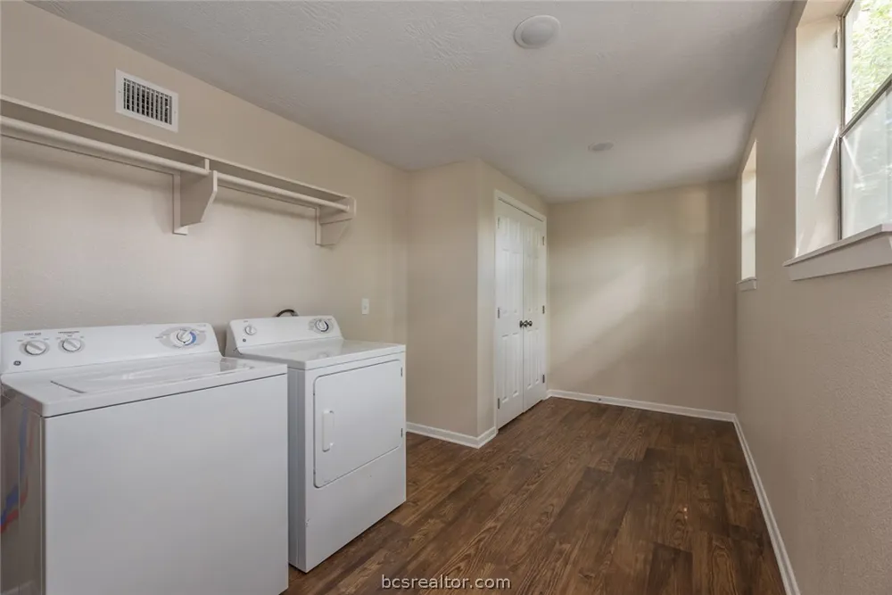 404 Day Avenue Bryan, TX 77801