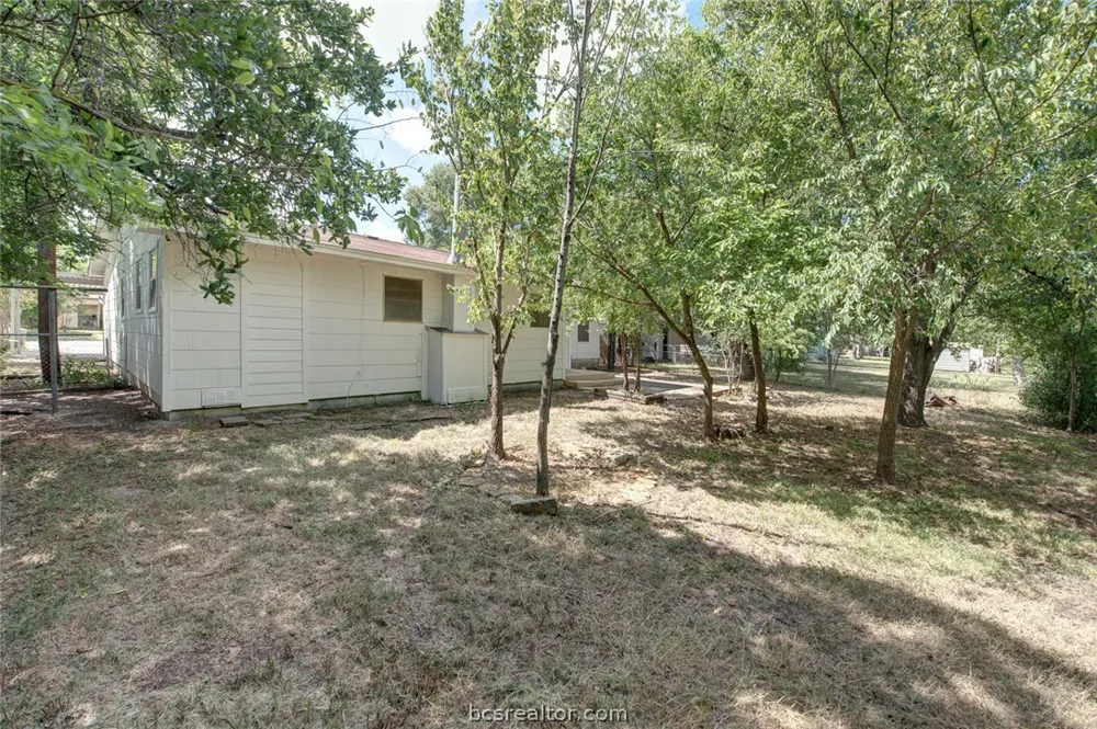 404 Day Avenue Bryan, TX 77801