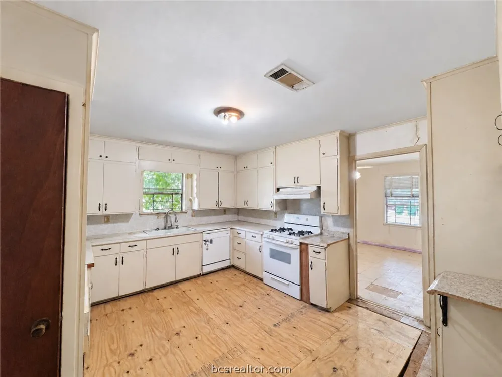 300 Elm S Cameron, TX 76520
