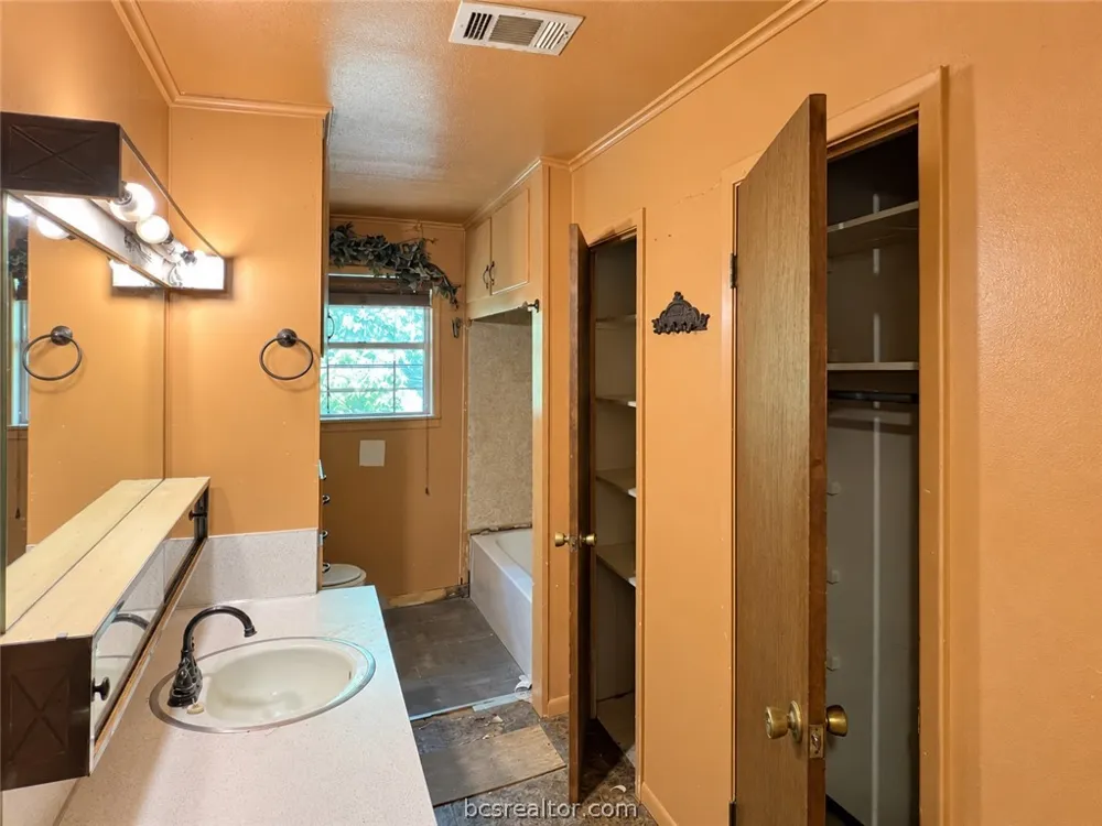 300 Elm S Cameron, TX 76520