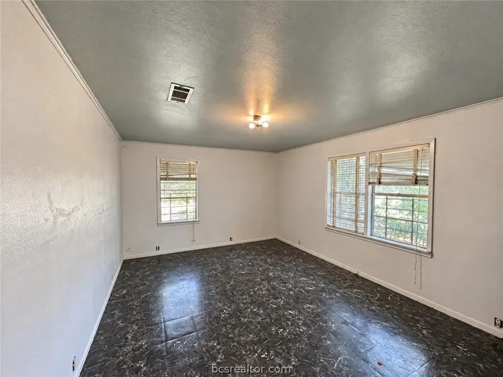 300 Elm S Cameron, TX 76520