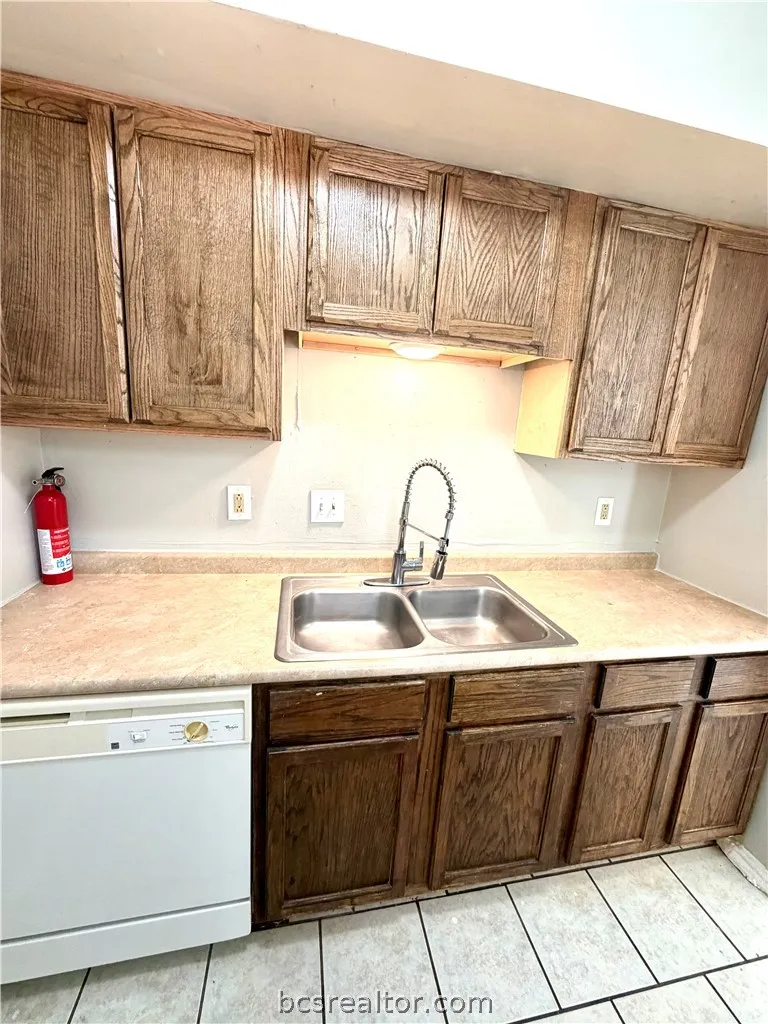 2406 Blanco Drive #D College Station, TX 77845