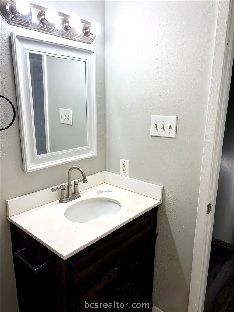 2406 Blanco Drive #D College Station, TX 77845