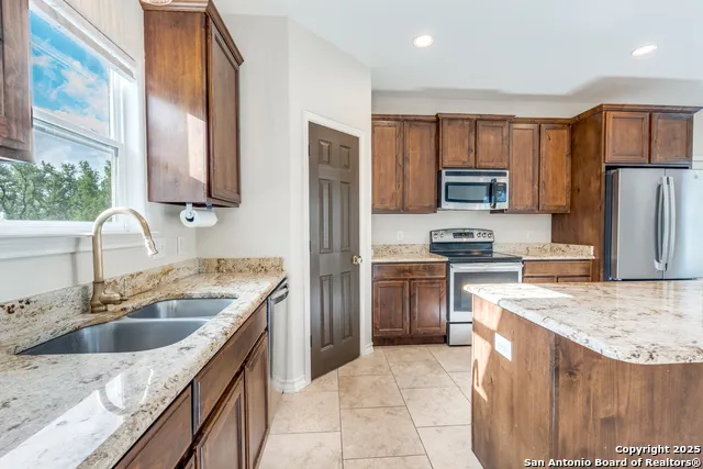 1131 ROCKY RIDGE LOOP Canyon Lake, TX 78133