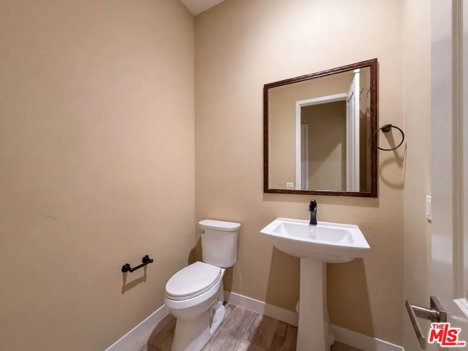 627 E Orange Blossom Way Azusa, CA 91702