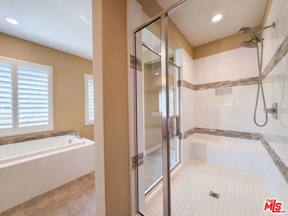 627 E Orange Blossom Way Azusa, CA 91702