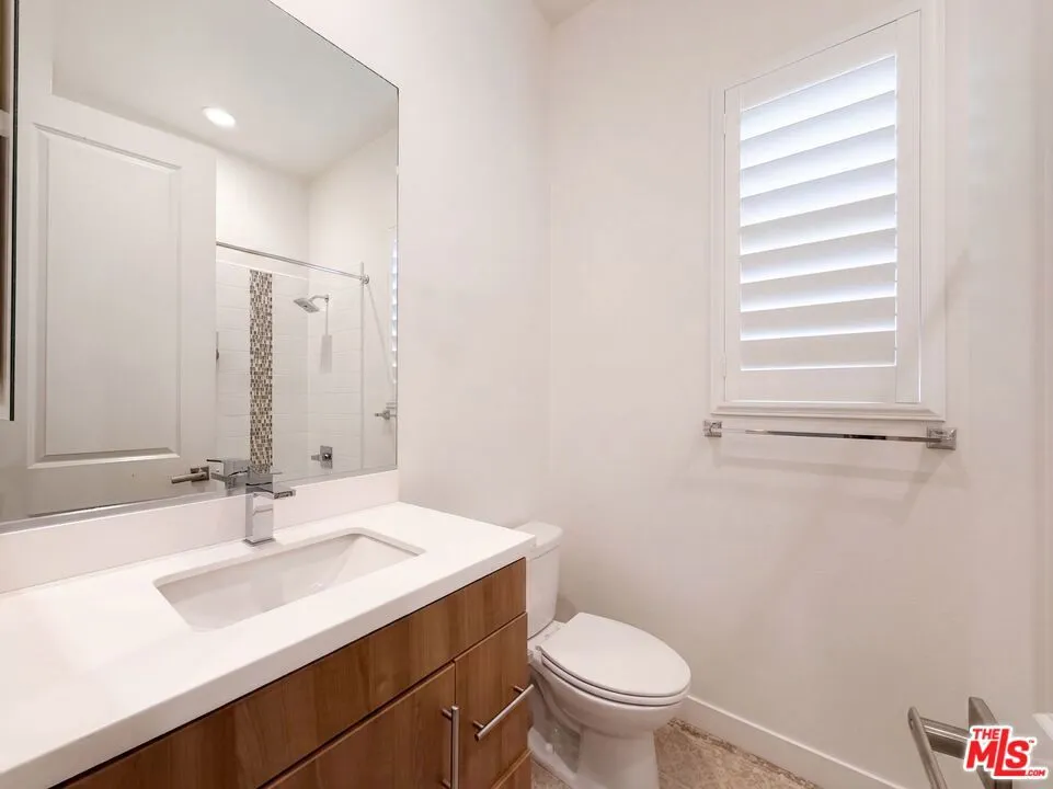 627 E Orange Blossom Way Azusa, CA 91702