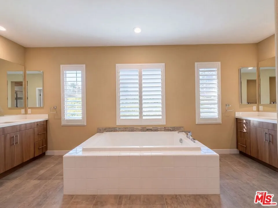 627 E Orange Blossom Way Azusa, CA 91702