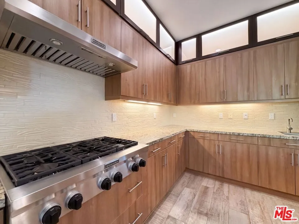 627 E Orange Blossom Way Azusa, CA 91702
