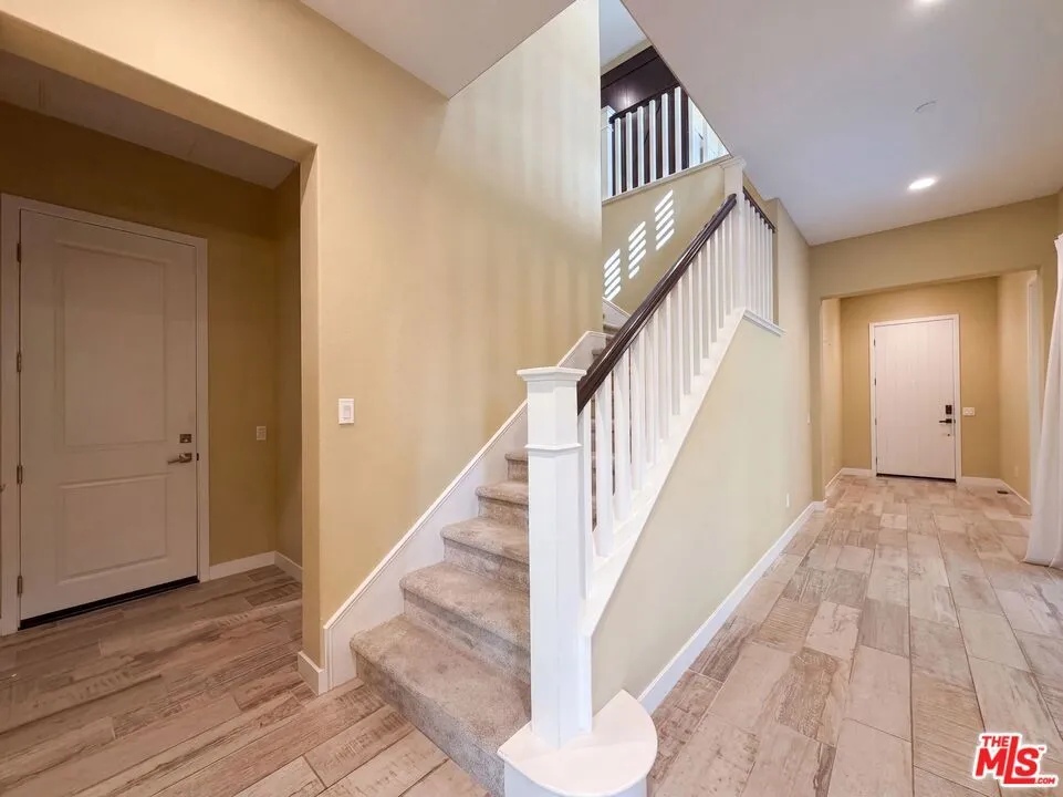 627 E Orange Blossom Way Azusa, CA 91702