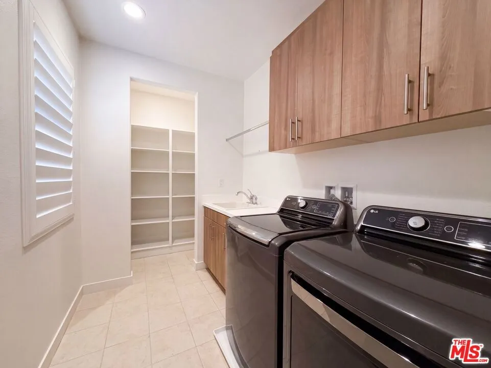 627 E Orange Blossom Way Azusa, CA 91702