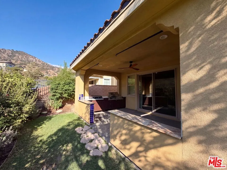 627 E Orange Blossom Way Azusa, CA 91702