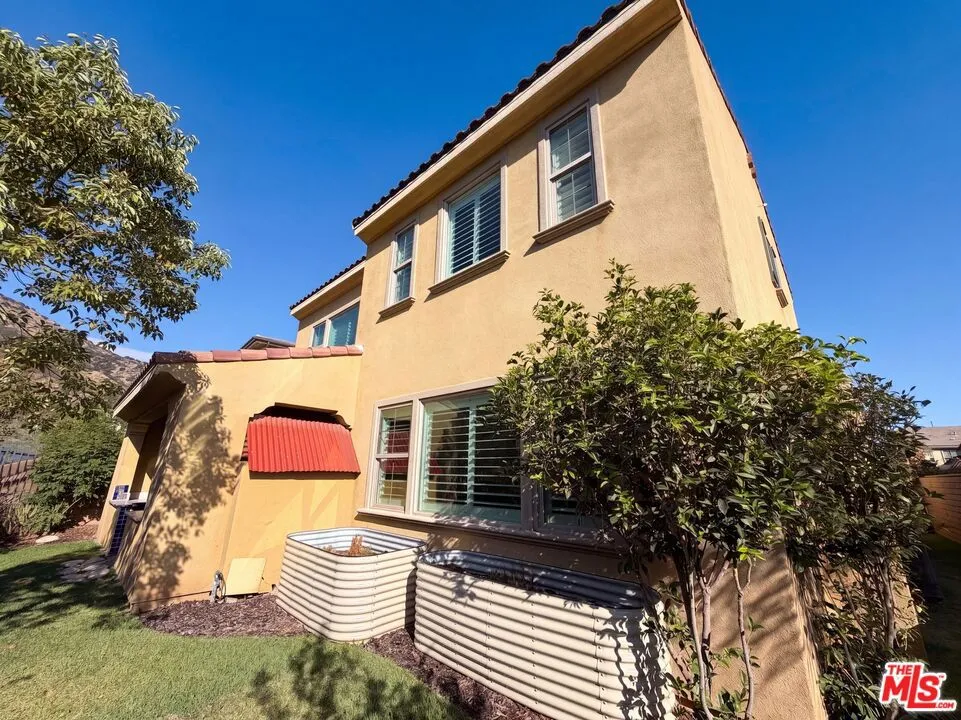 627 E Orange Blossom Way Azusa, CA 91702