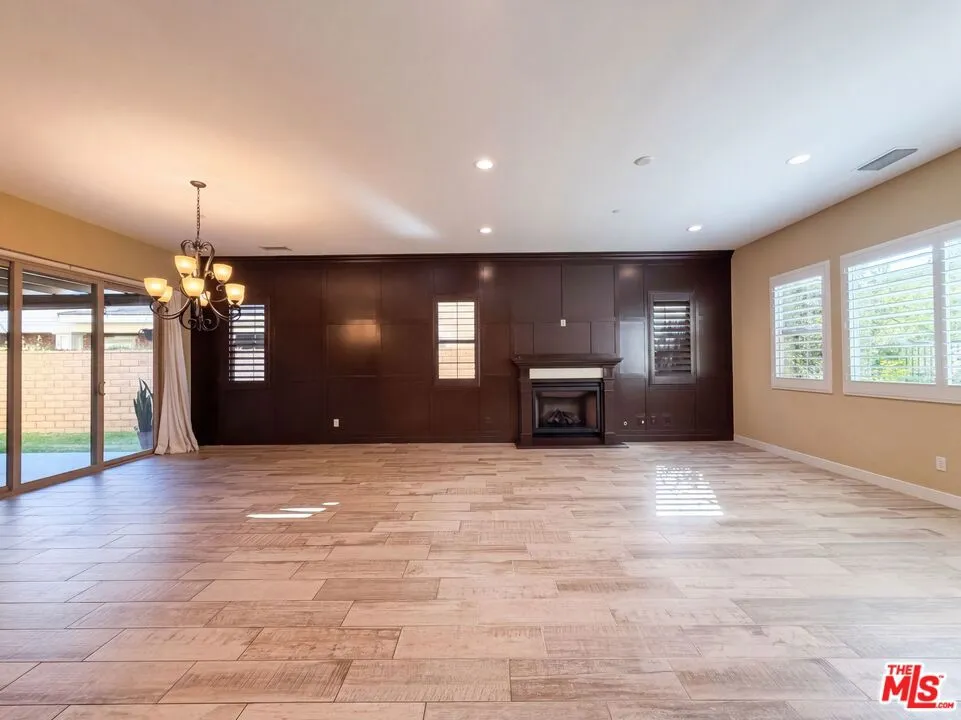 627 E Orange Blossom Way Azusa, CA 91702