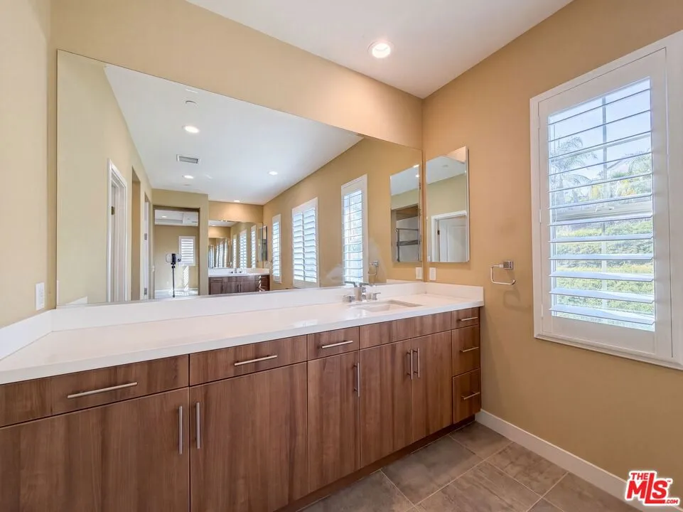 627 E Orange Blossom Way Azusa, CA 91702