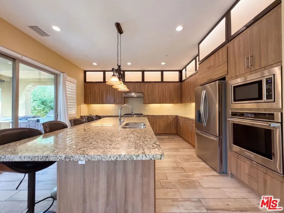 627 E Orange Blossom Way Azusa, CA 91702