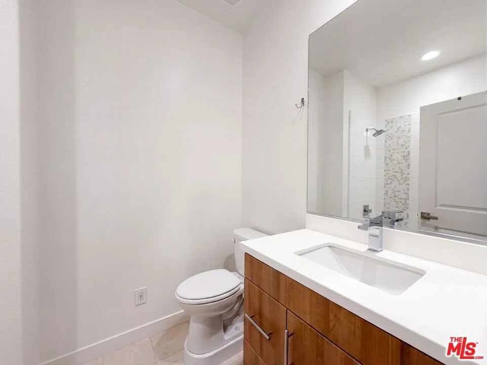 627 E Orange Blossom Way Azusa, CA 91702
