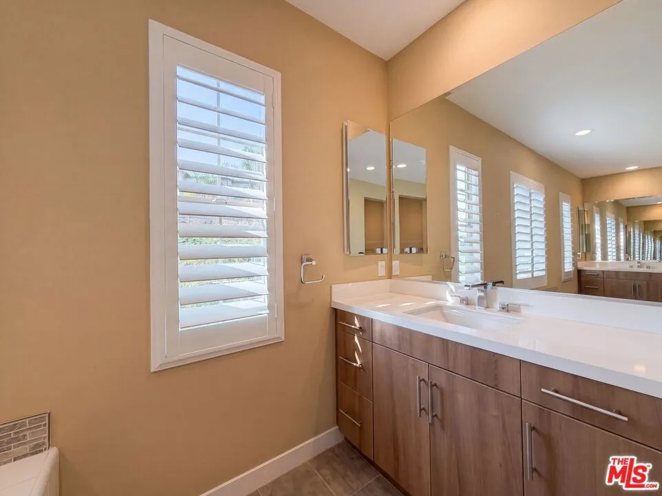 627 E Orange Blossom Way Azusa, CA 91702