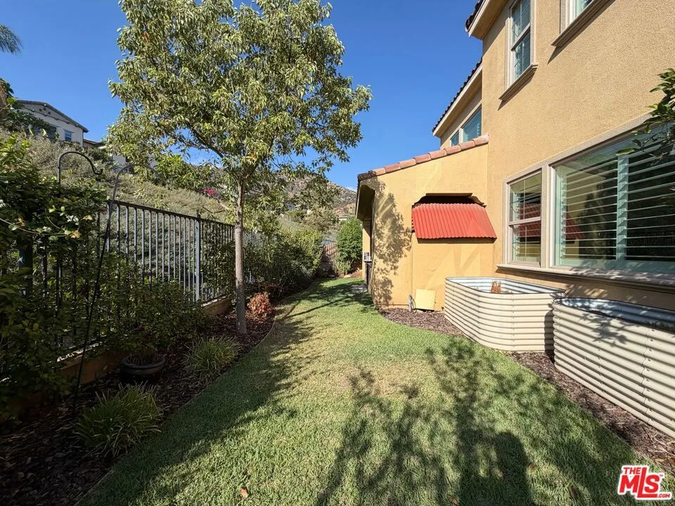 627 E Orange Blossom Way Azusa, CA 91702
