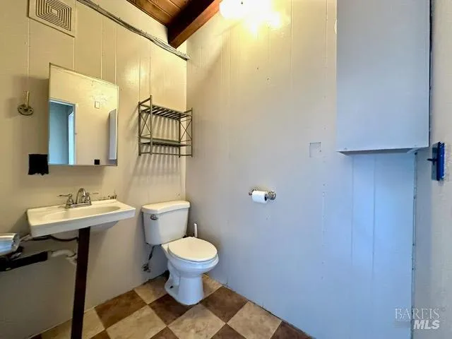 32940 Collins Lane Fort Bragg, CA 95437
