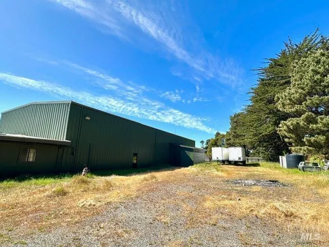 32940 Collins Lane Fort Bragg, CA 95437