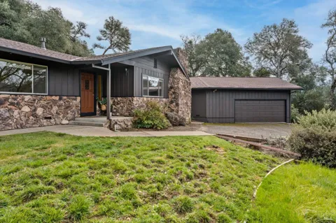 1261 Deerwood Drive