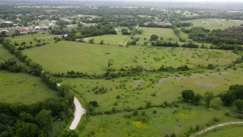 6348 County Road 122 Iola, TX 77861