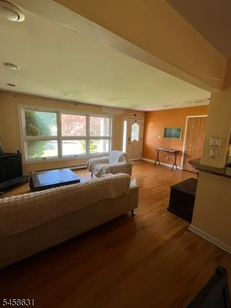 68 Westland Rd Cedar Grove, NJ 07009