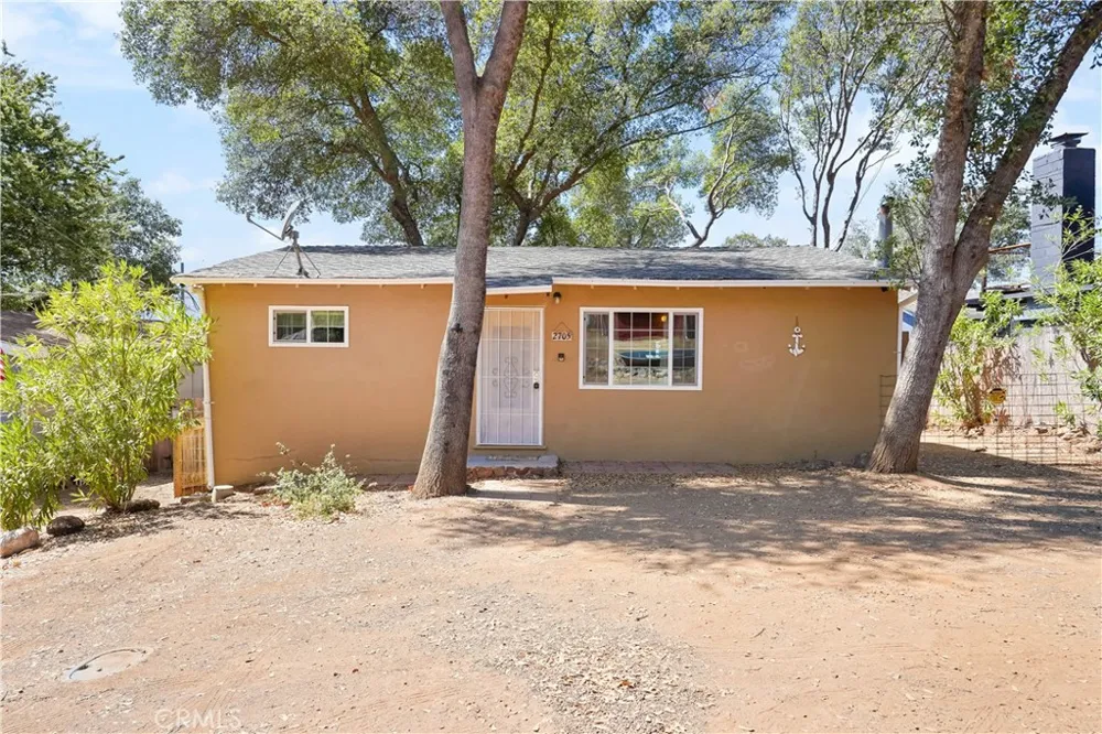 2705 Oakhurst Clearlake, CA 95422