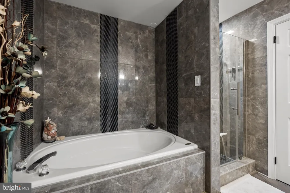 114 BUCKINGHAM WAY Mount Laurel, NJ 08054