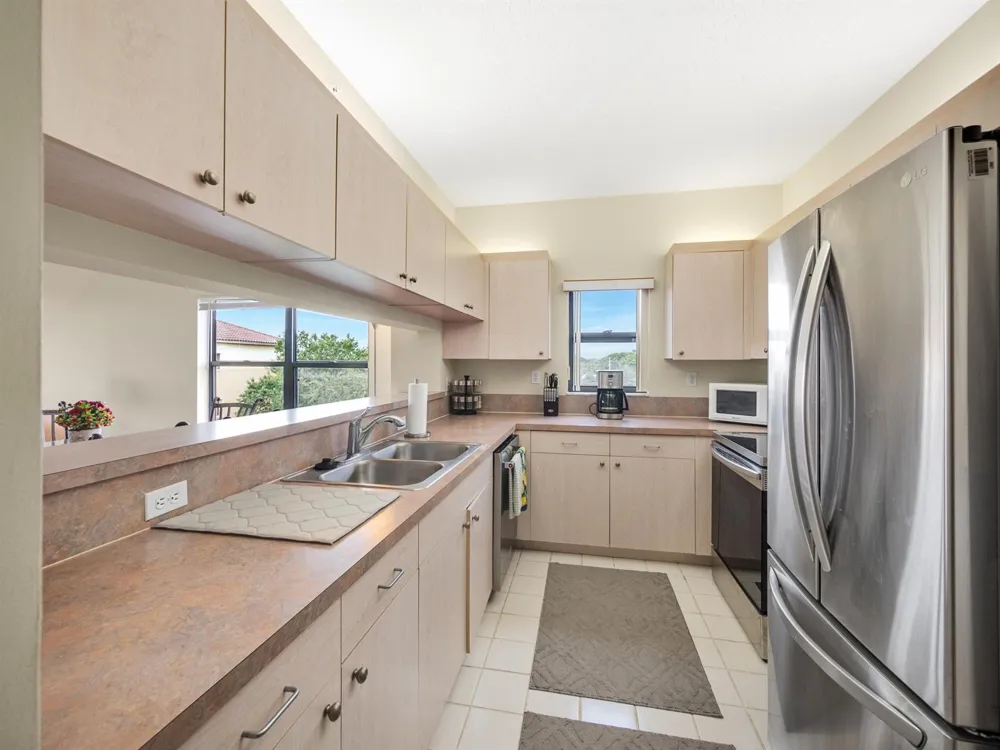 200 UNO LAGO DRIVE #405 Juno Beach, FL 33408