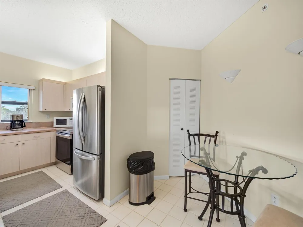 200 UNO LAGO DRIVE #405 Juno Beach, FL 33408