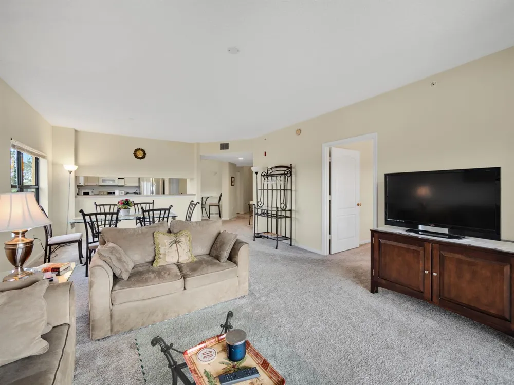 200 UNO LAGO DRIVE #405 Juno Beach, FL 33408