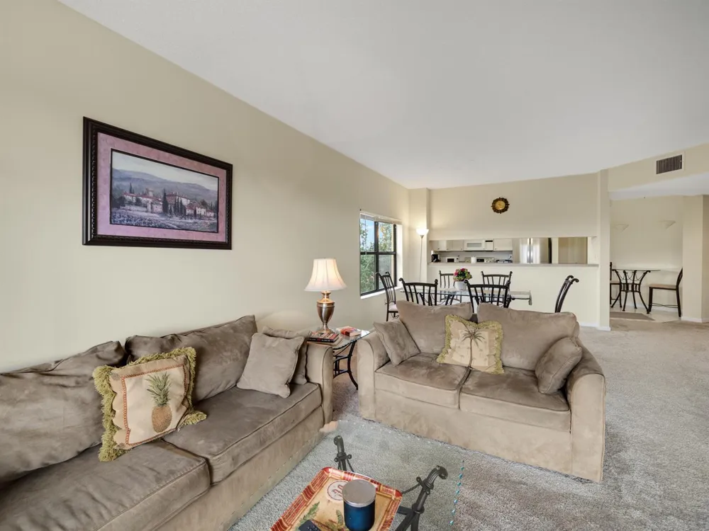 200 UNO LAGO DRIVE #405 Juno Beach, FL 33408