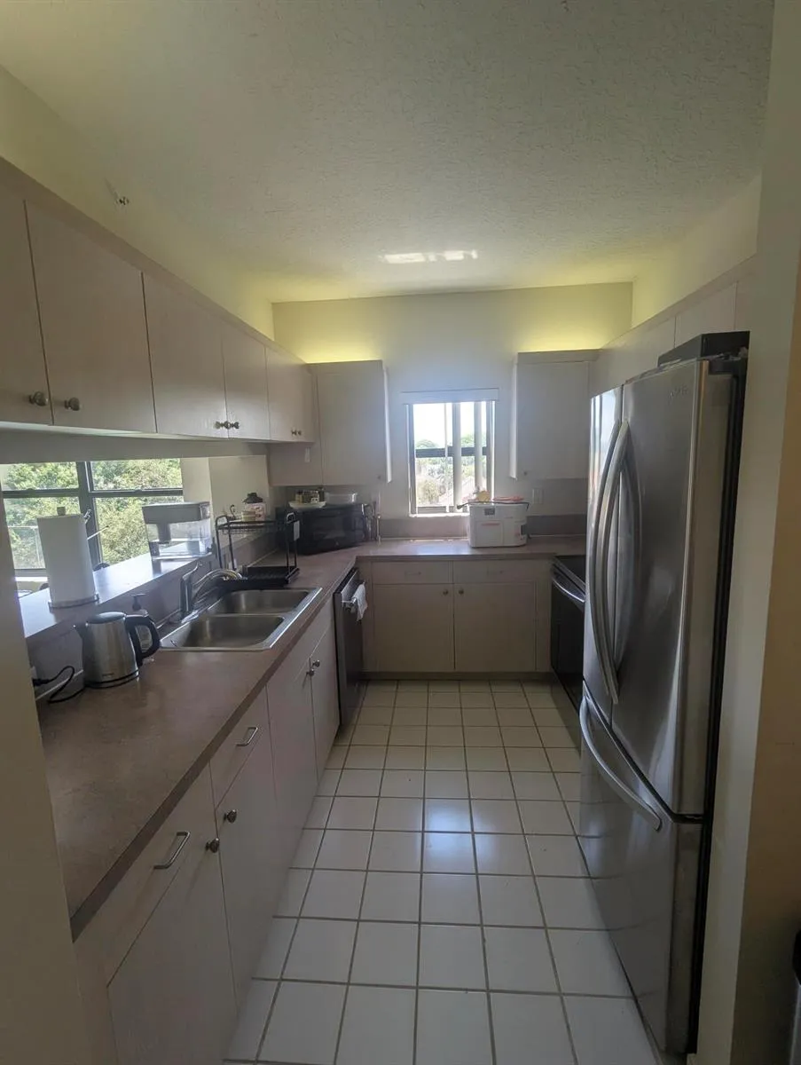 200 UNO LAGO DRIVE #405 Juno Beach, FL 33408