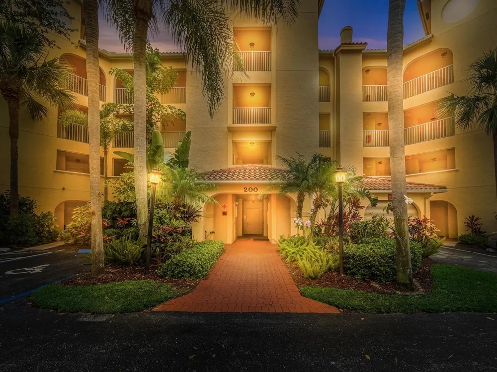 200 UNO LAGO DRIVE #405 Juno Beach, FL 33408