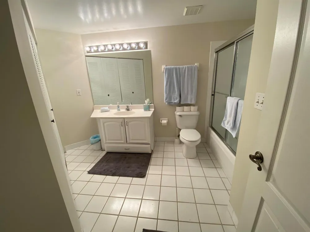 200 UNO LAGO DRIVE #405 Juno Beach, FL 33408