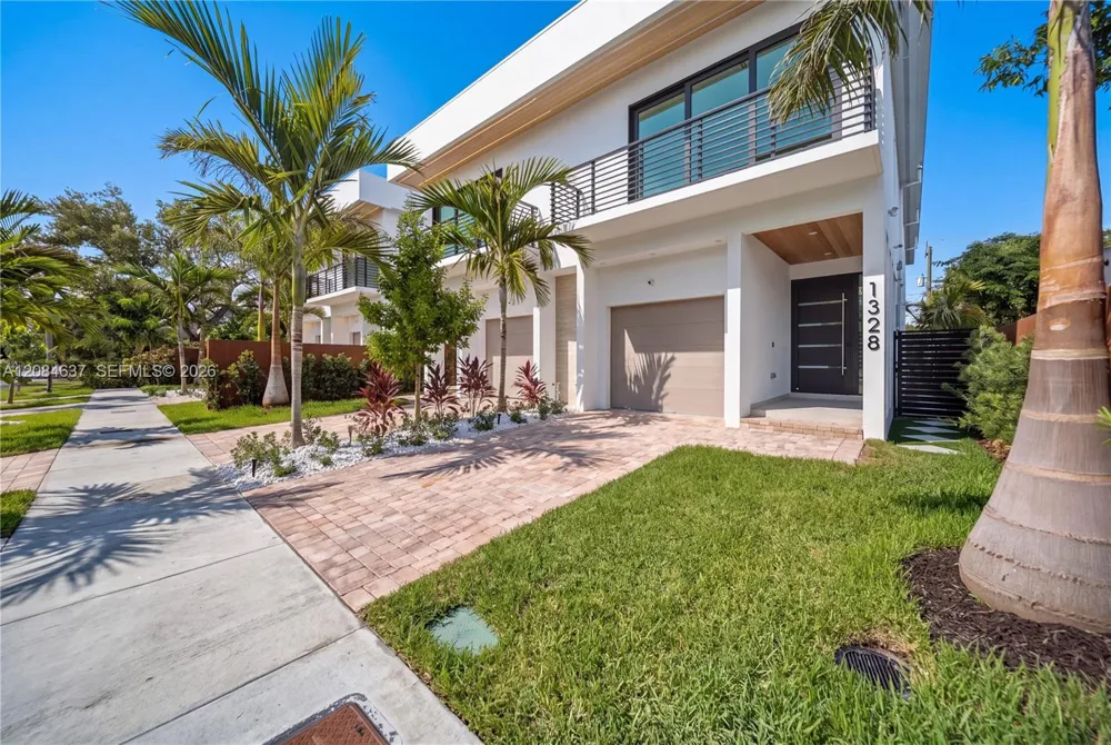 1328 NE 16th Ter Fort Lauderdale, FL 33304