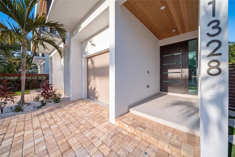 1328 NE 16th Ter Fort Lauderdale, FL 33304
