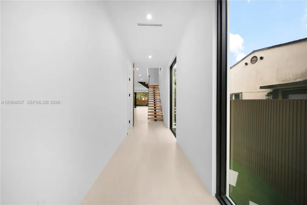 1328 NE 16th Ter Fort Lauderdale, FL 33304