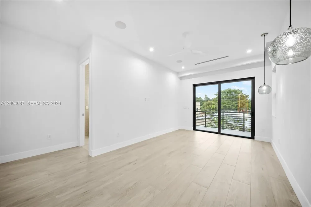1328 NE 16th Ter Fort Lauderdale, FL 33304