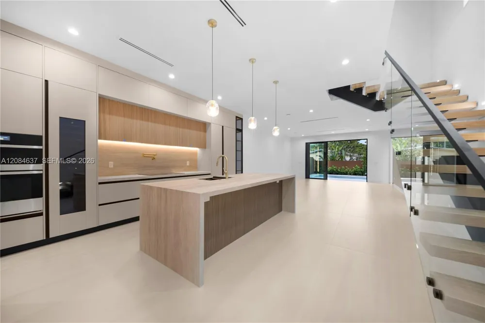 1328 NE 16th Ter Fort Lauderdale, FL 33304