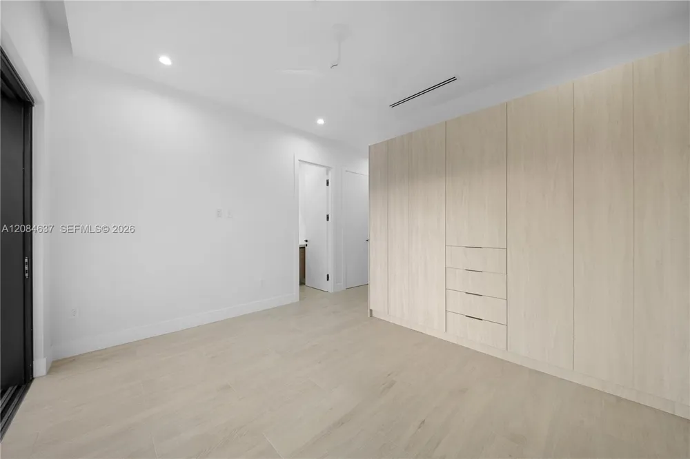 1328 NE 16th Ter Fort Lauderdale, FL 33304