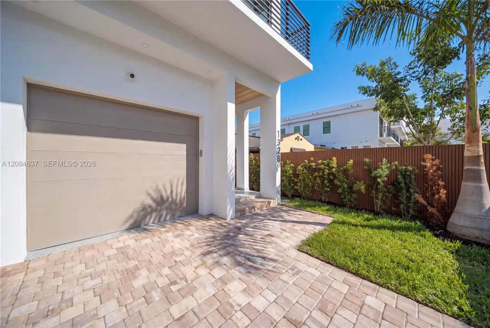 1328 NE 16th Ter Fort Lauderdale, FL 33304