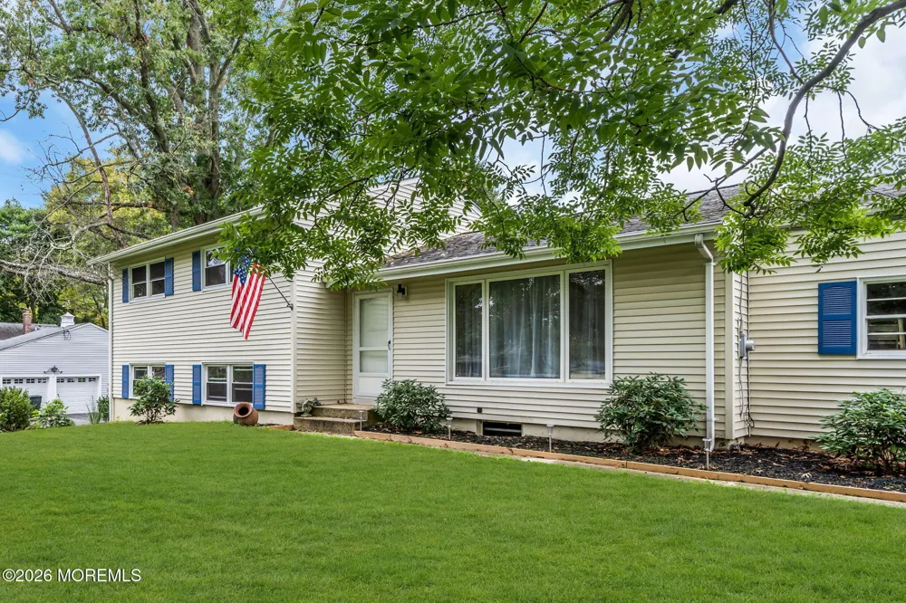 20 Fairfield Drive Tinton Falls, NJ 07724