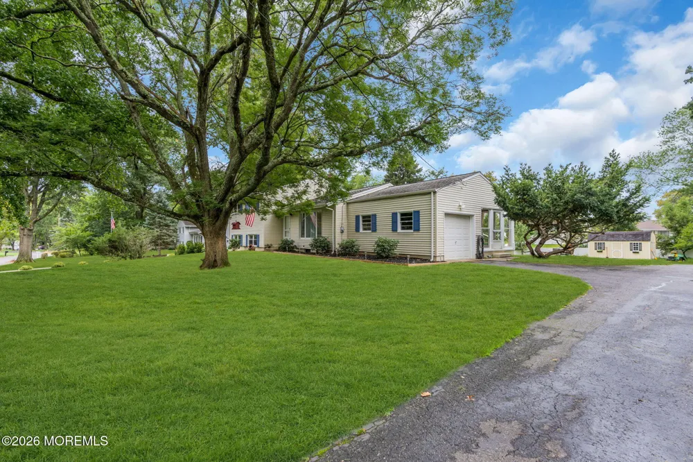 20 Fairfield Drive Tinton Falls, NJ 07724