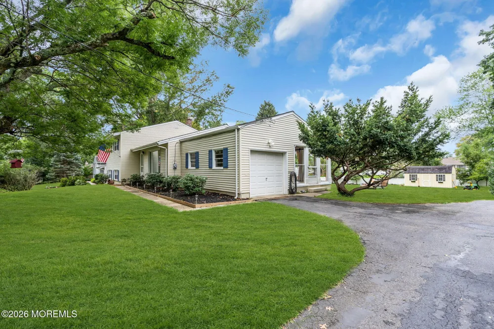 20 Fairfield Drive Tinton Falls, NJ 07724