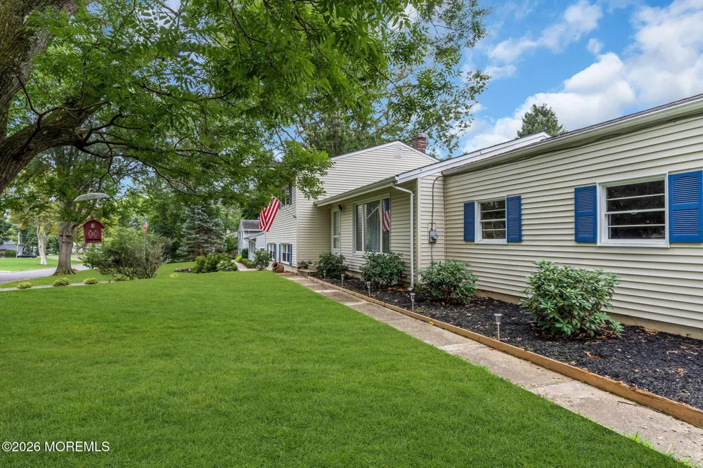 20 Fairfield Drive Tinton Falls, NJ 07724