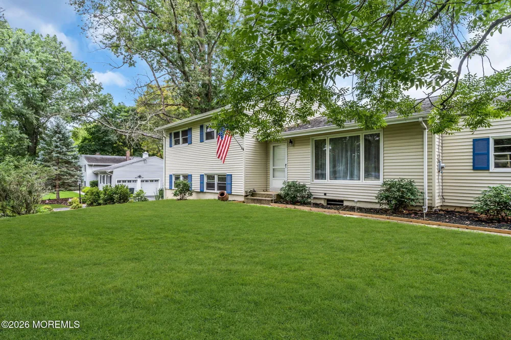 20 Fairfield Drive Tinton Falls, NJ 07724